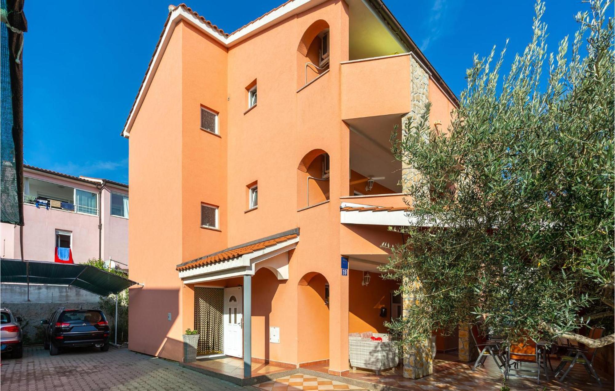 קרק Beautiful Apartment In Krk With Kitchen מראה חיצוני תמונה