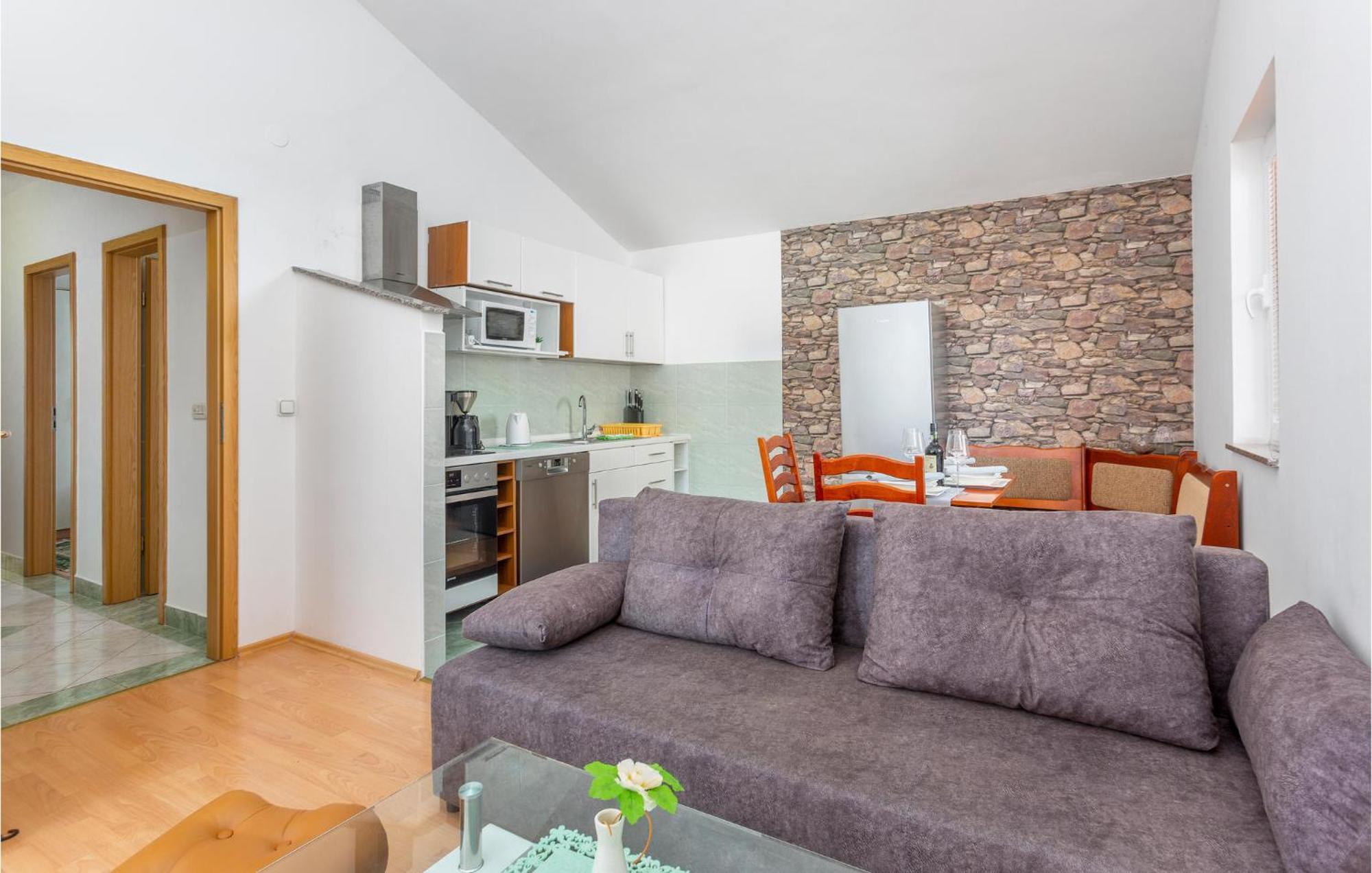 קרק Beautiful Apartment In Krk With Kitchen מראה חיצוני תמונה